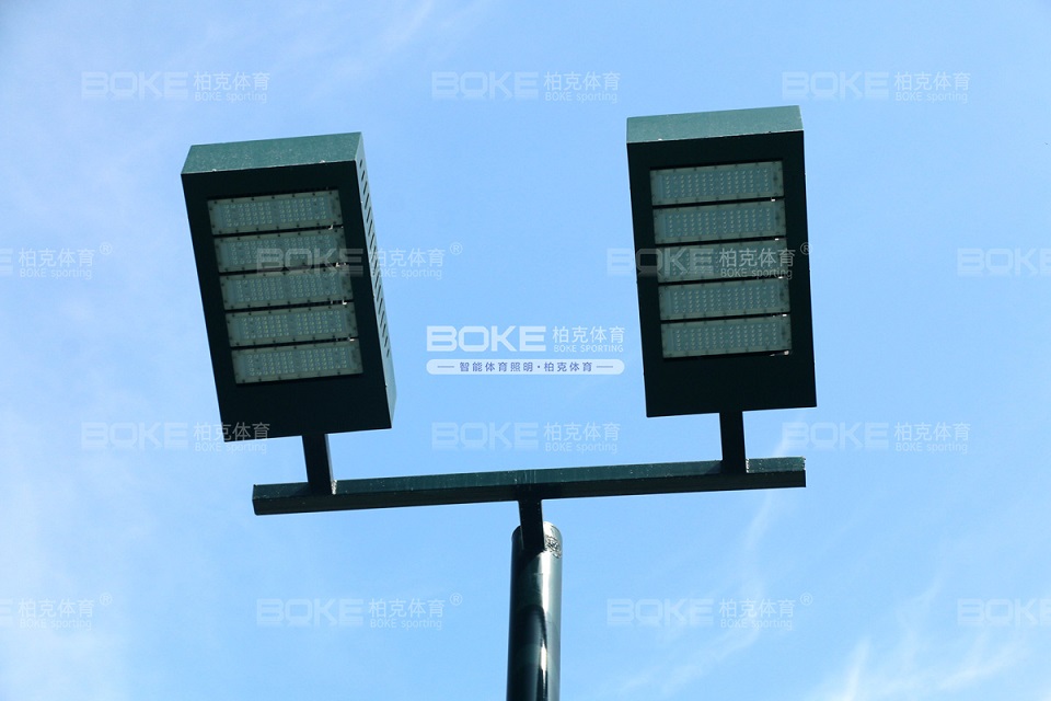 珠海度假村楼顶网球场灯光